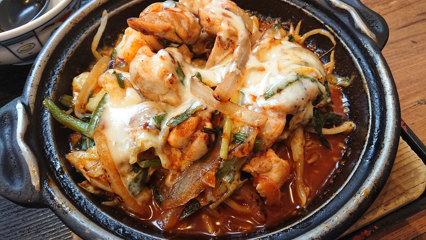 Dakgalbi (Spicy Stir-Fried Chicken)