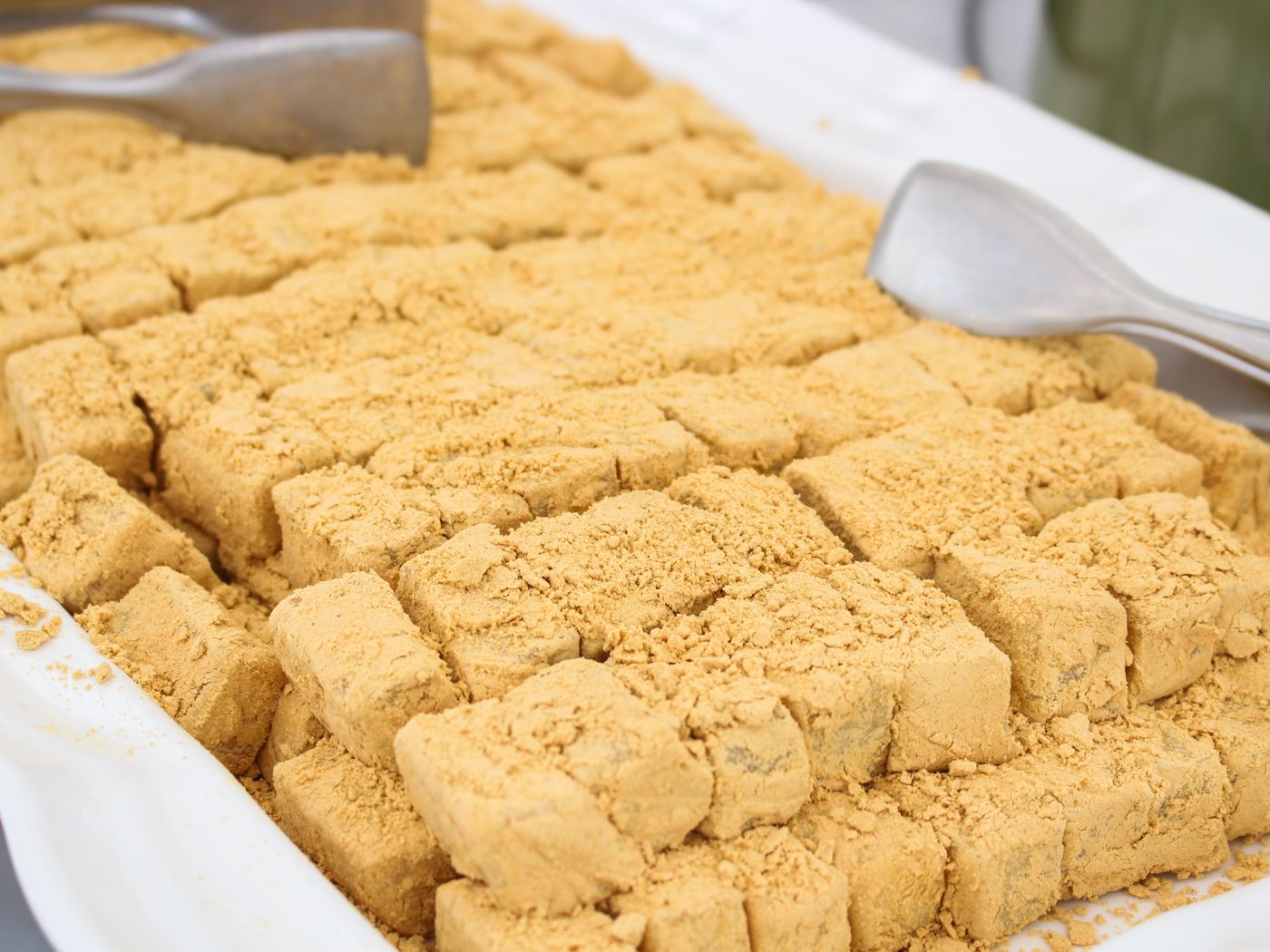 Injeolmi (Pounded Sticky Rice Cake with Bean Powder)