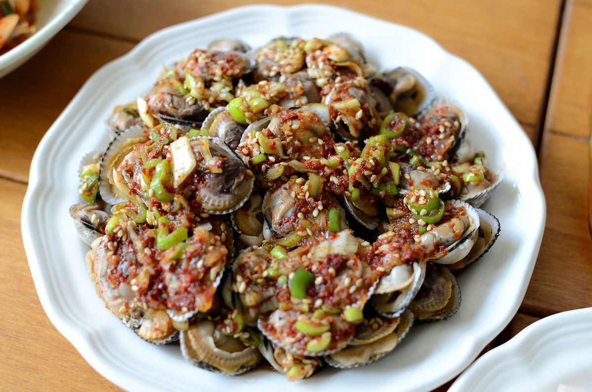 Kkomak Muchim (Seasoned Cockles)