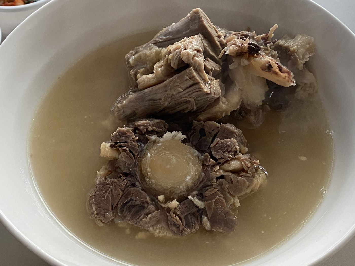 Kkori-gomtang (Oxtail Soup)